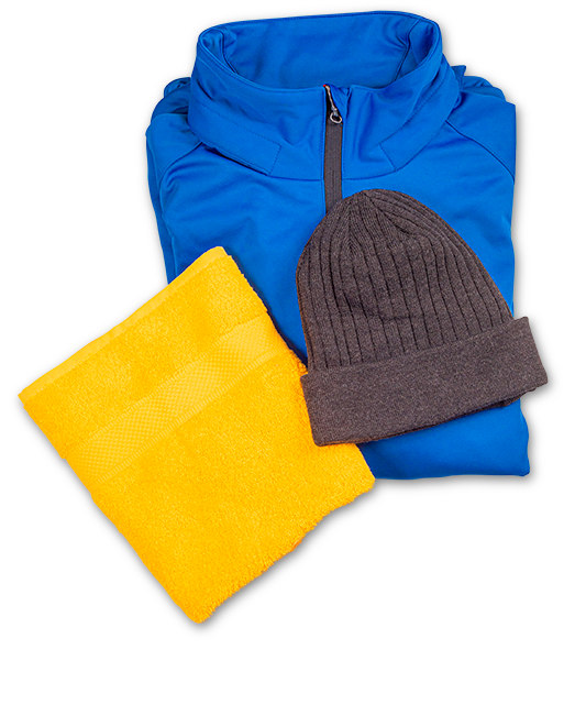 Muster eines Handtuchs, einer Mütze und einer Funktionsjacke Gelbes Handtuch, graue Mütze und blaue Softshelljacke ohne Motiv