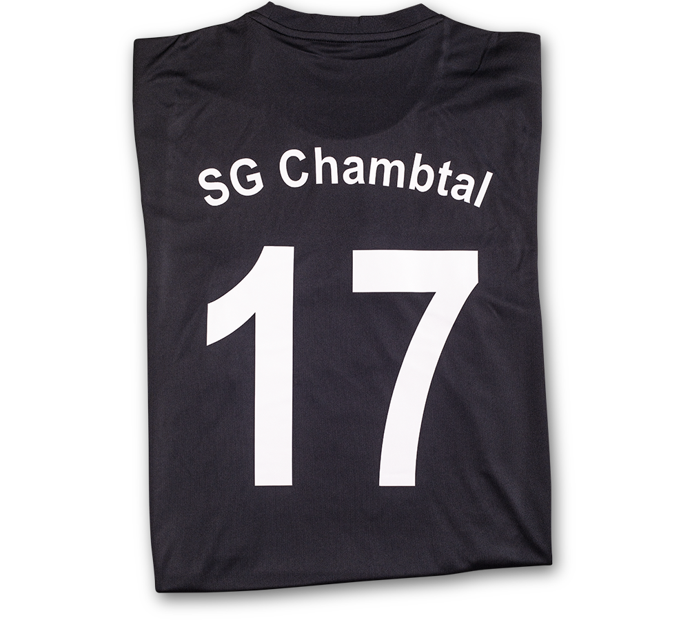Schwarzes Funktionsshirt mit der weißen Aufschrift SG Chambtal und der Nummer 17