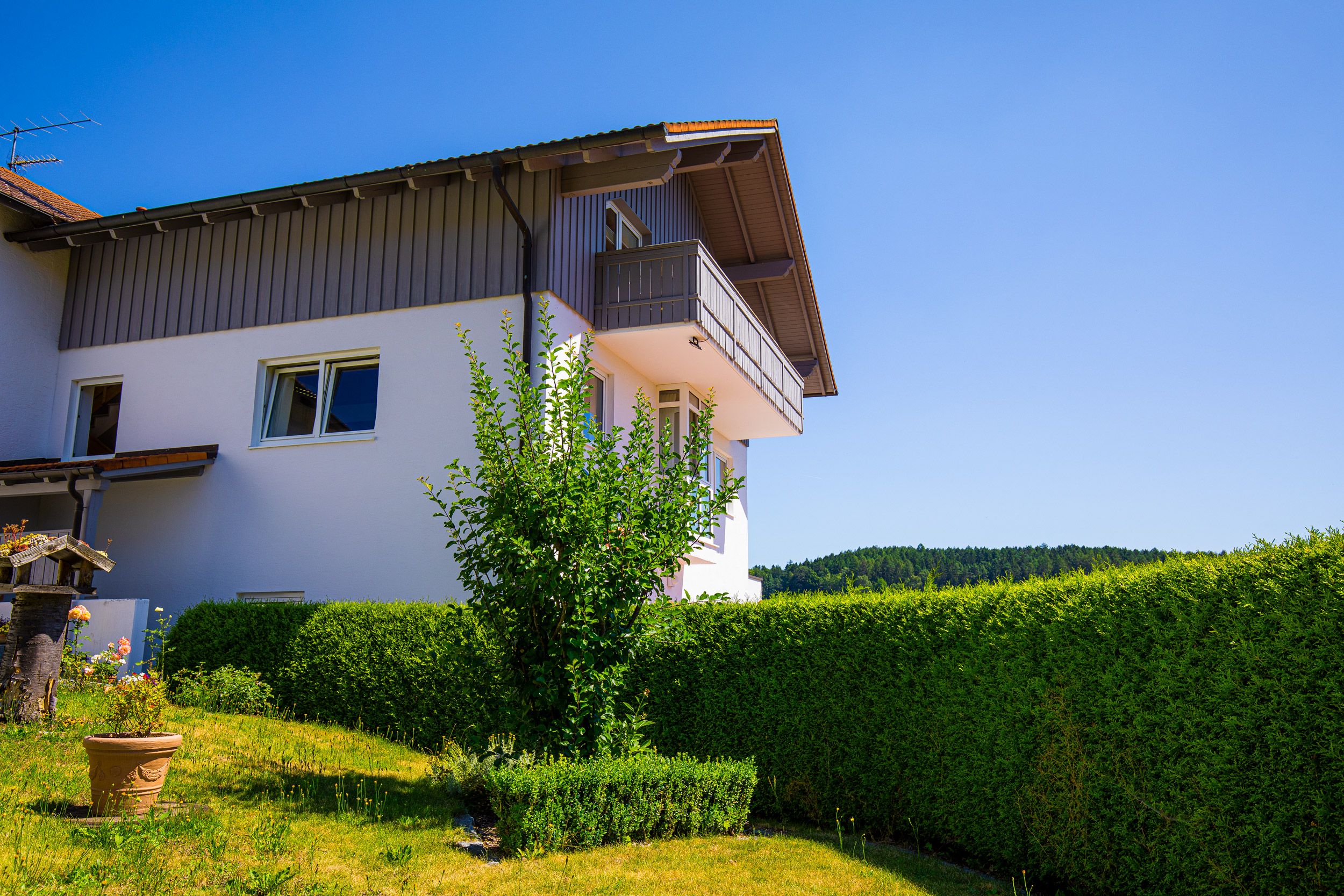 Traditionelles Oberpfälzer Haus im Sonnenschein